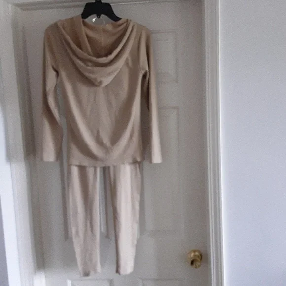 2 piece leisure jacket and leggings - Picture 2 of 6